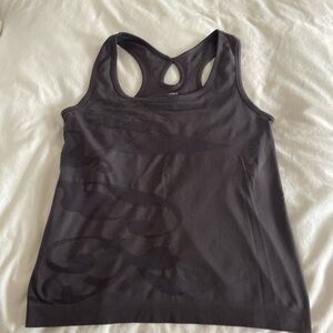 Women athletic top, good condition